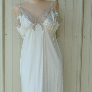 Vintage NOS Satin Suavette 40 Nylon SILKY Fullslip Mocha to die for lace USA